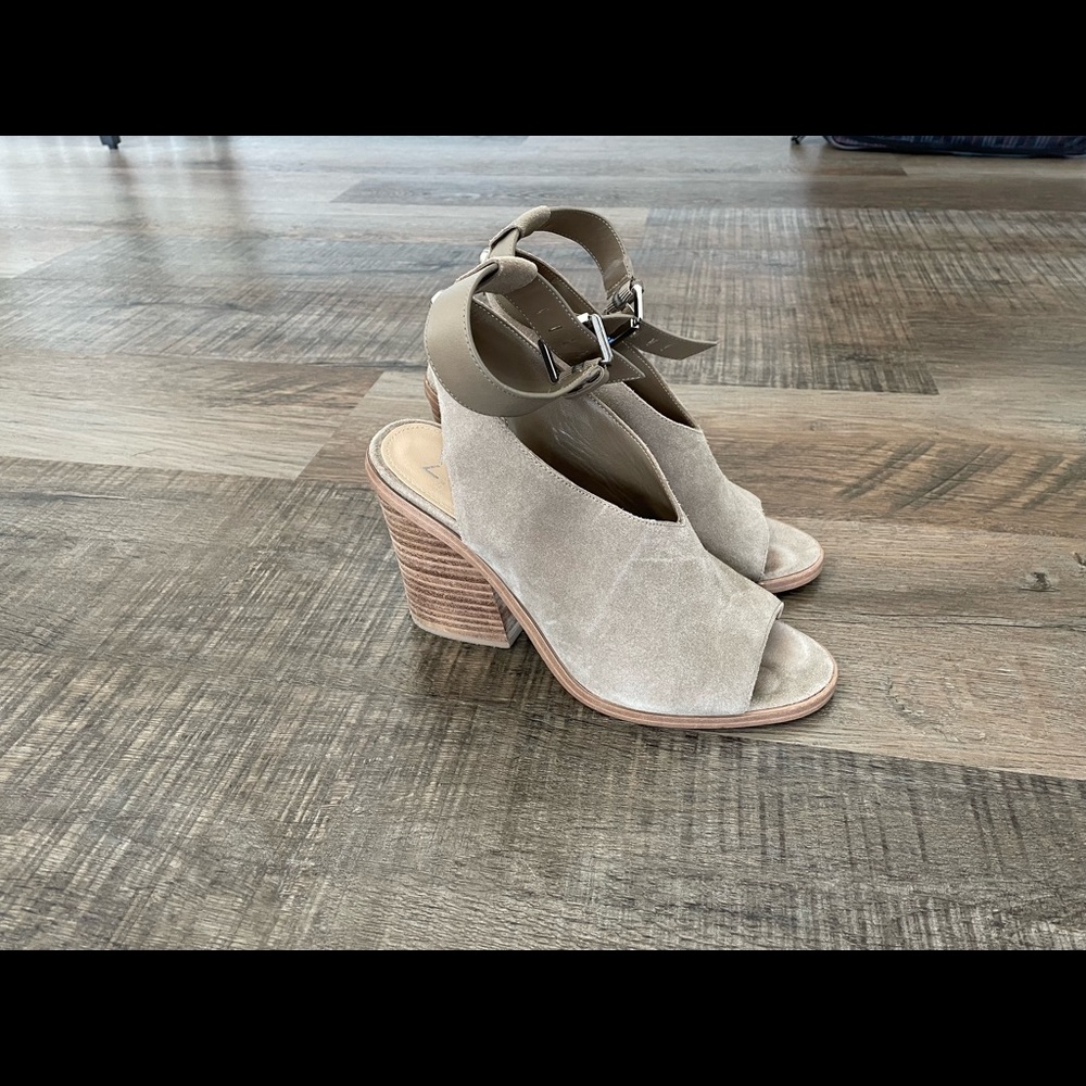 Marc Fisher sandals size 8